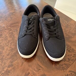 Black All Birds tennis shoes